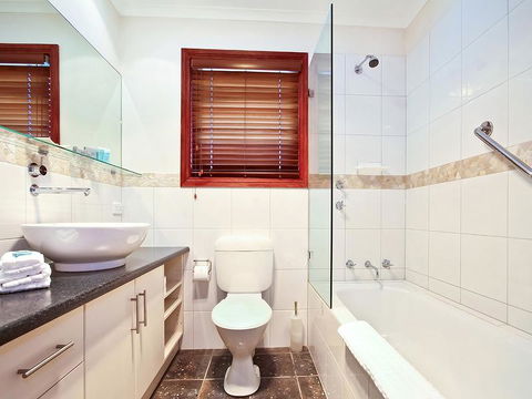 Wine And Roses Bed And Breakfast - Accommodation Gladstone 1