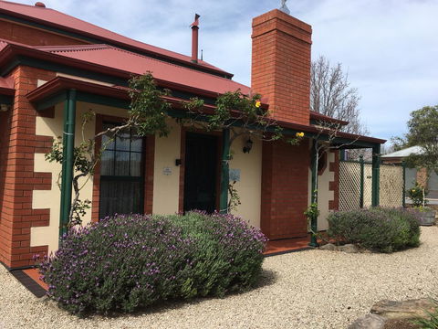 Wine And Roses Bed And Breakfast - Accommodation Gladstone 14
