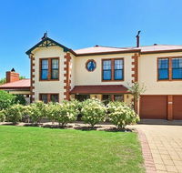 Wine and Roses Bed and Breakfast - Accommodation Gladstone