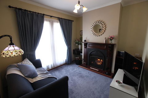 Wine And Roses Bed And Breakfast - Accommodation Gladstone 21