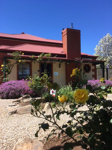 Wine And Roses Bed And Breakfast - Accommodation Gladstone 6