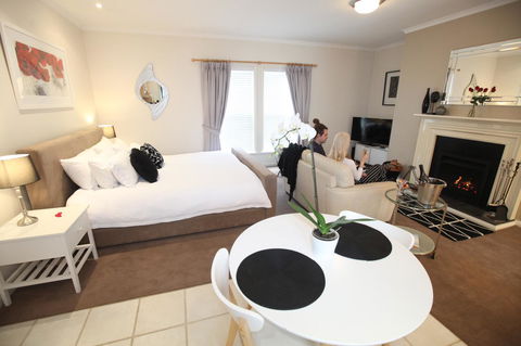 Wine And Roses Bed And Breakfast - Accommodation Gladstone 10