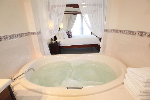 Wine And Roses Bed And Breakfast - Accommodation Gladstone 15