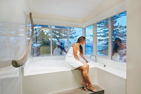Seawall Apartments - Accommodation Gladstone 18