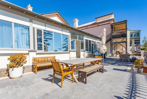 Seawall Apartments - Accommodation Gladstone 3