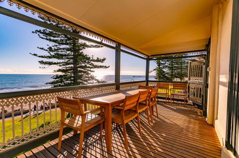 Seawall Apartments - Accommodation Gladstone 1