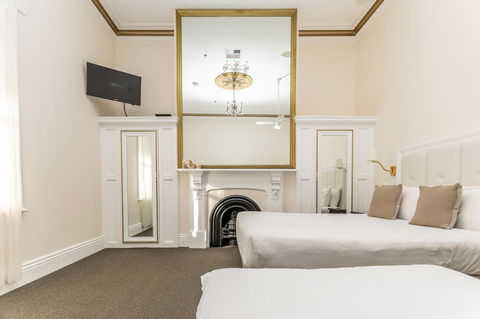Seawall Apartments - Accommodation Gladstone 5