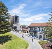 Seawall Apartments - Accommodation Gladstone