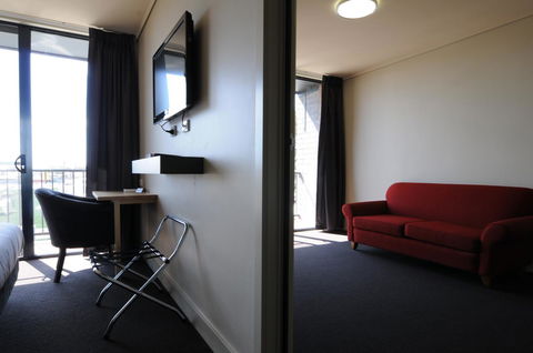 Mansfield Park Hotel - Accommodation Gladstone 2