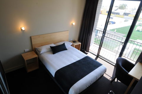 Mansfield Park Hotel - Accommodation Gladstone 12