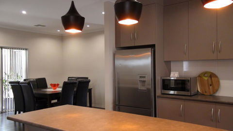 Casavino Luxury Villa - Accommodation Gladstone 13