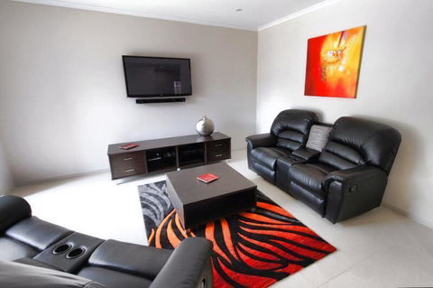 Casavino Luxury Villa - Accommodation Gladstone 24
