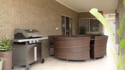 Casavino Luxury Villa - Accommodation Gladstone 12