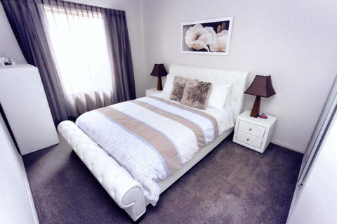 Casavino Luxury Villa - Accommodation Gladstone 6