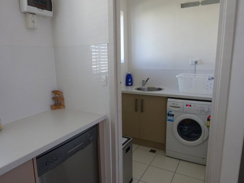 Selene Holiday Apartment @West Beach - Accommodation Gladstone 18