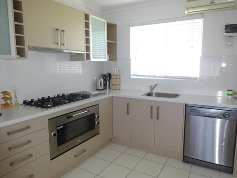 Selene Holiday Apartment @West Beach - Accommodation Gladstone 16