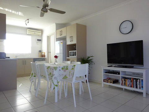 Selene Holiday Apartment @West Beach - Accommodation Gladstone 9