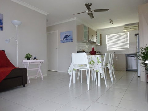 Selene Holiday Apartment @West Beach - Accommodation Gladstone 1