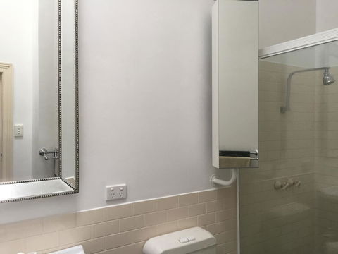 8 Osborne - Accommodation Gladstone 11