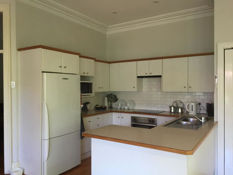8 Osborne - Accommodation Gladstone 15