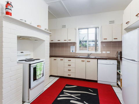 Wyvern - Accommodation Gladstone 2