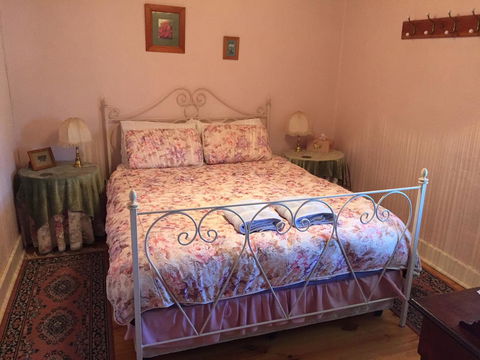 Lavender Cottage B&B - Accommodation Gladstone 1