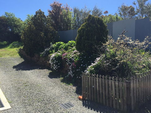 Lavender Cottage B&B - Accommodation Gladstone 0