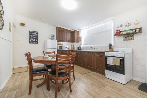 Stoneleigh Cottage Bed And Breakfast - Accommodation Gladstone 9