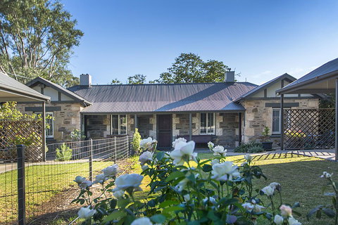 Stoneleigh Cottage Bed And Breakfast - Accommodation Gladstone 0