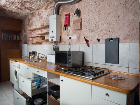 Ali\'s Underground Studio - Accommodation Gladstone 4