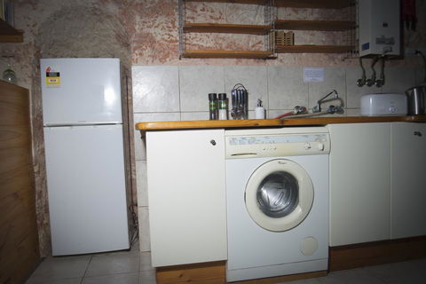 Ali\'s Underground Studio - Accommodation Gladstone 5