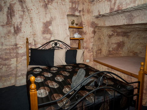 Ali\'s Underground Studio - Accommodation Gladstone 8