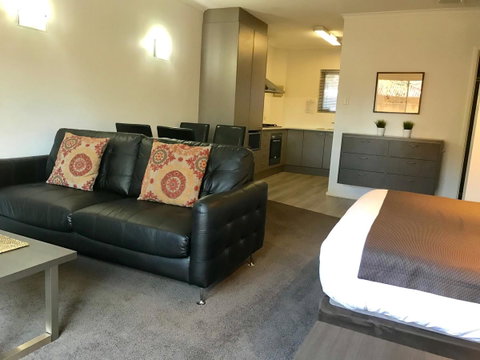 Adelaide DressCircle Apartments - Archer Street - Accommodation Gladstone 2