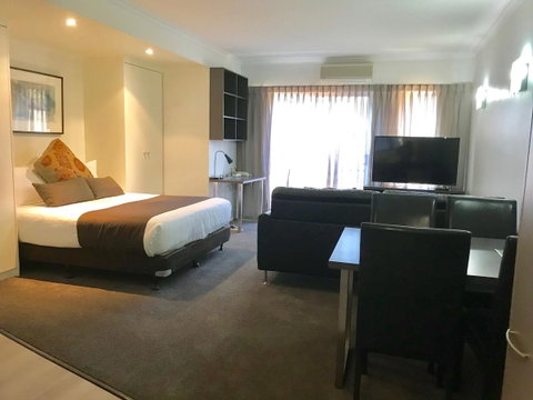 Adelaide DressCircle Apartments - Archer Street - Accommodation Gladstone 4