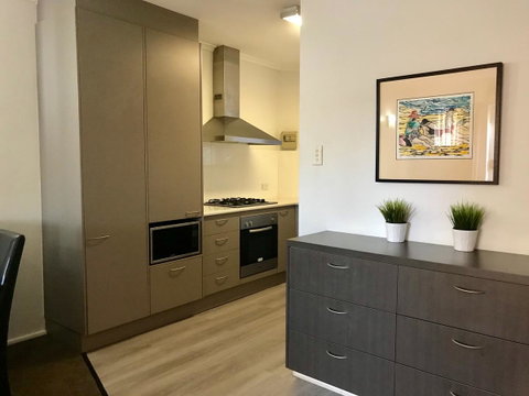 Adelaide DressCircle Apartments - Archer Street - Accommodation Gladstone 1