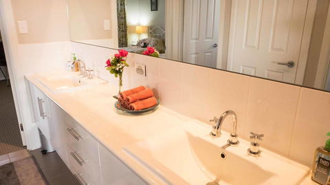 Rezare House Bed & Breakfast - Accommodation Gladstone 21