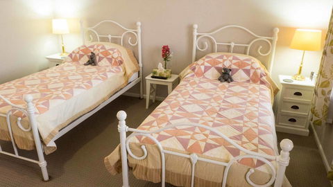 Rezare House Bed & Breakfast - Accommodation Gladstone 7