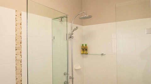 Rezare House Bed & Breakfast - Accommodation Gladstone 24