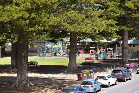 Breeze Beachfront Apartment - Accommodation Gladstone 2
