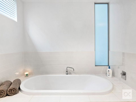 Breeze Beachfront Apartment - Accommodation Gladstone 30