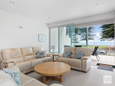 Breeze Beachfront Apartment - Accommodation Gladstone 27