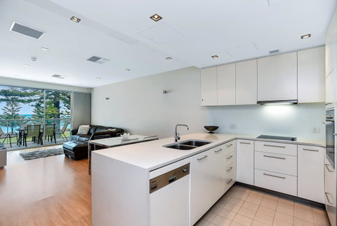 Breeze Beachfront Apartment - Accommodation Gladstone 9