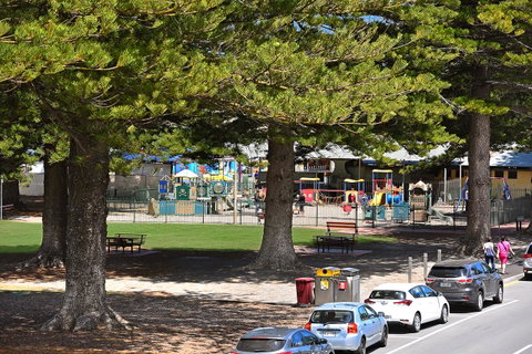 Breeze Beachfront Apartment - Accommodation Gladstone 1