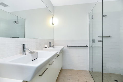 Breeze Beachfront Apartment - Accommodation Gladstone 18