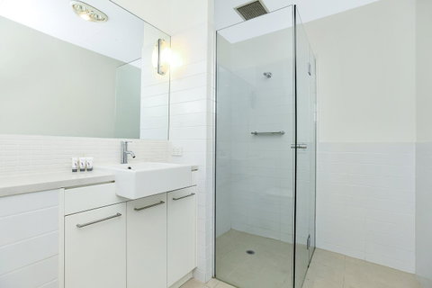 Breeze Beachfront Apartment - Accommodation Gladstone 14
