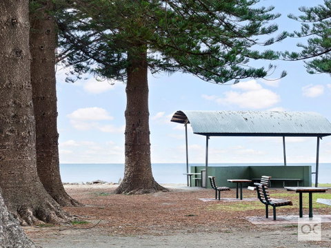 Breeze Beachfront Apartment - Accommodation Gladstone 21