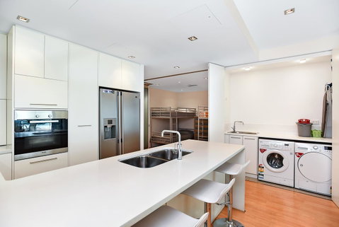 Breeze Beachfront Apartment - Accommodation Gladstone 6