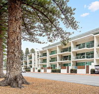Breeze Beachfront Apartments - Accommodation Gladstone