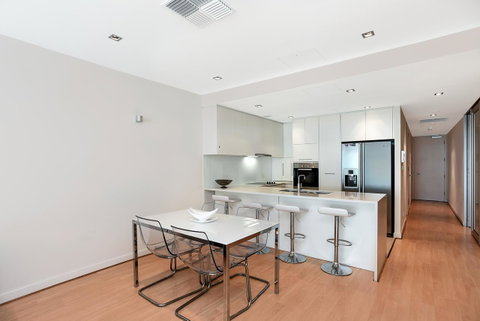 Breeze Beachfront Apartment - Accommodation Gladstone 10