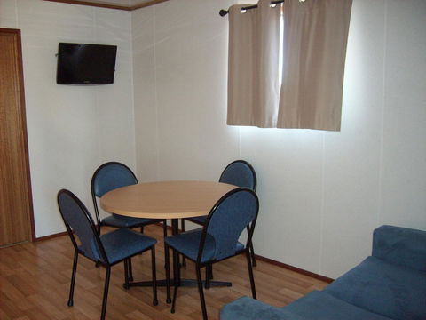 Jacko's Holiday Cabins - Accommodation Gladstone 2